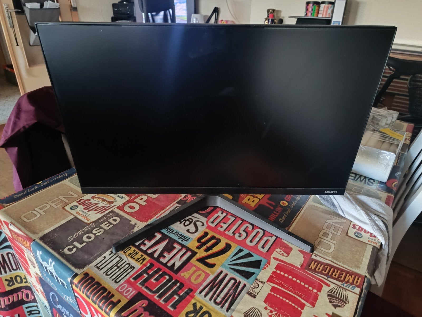 Écran SAMSUNG F24T350FHR - 24 pouces - 1HDMI / 1VGA, HDMI, 61 à 100 Hz, Full HD, Comme neuf