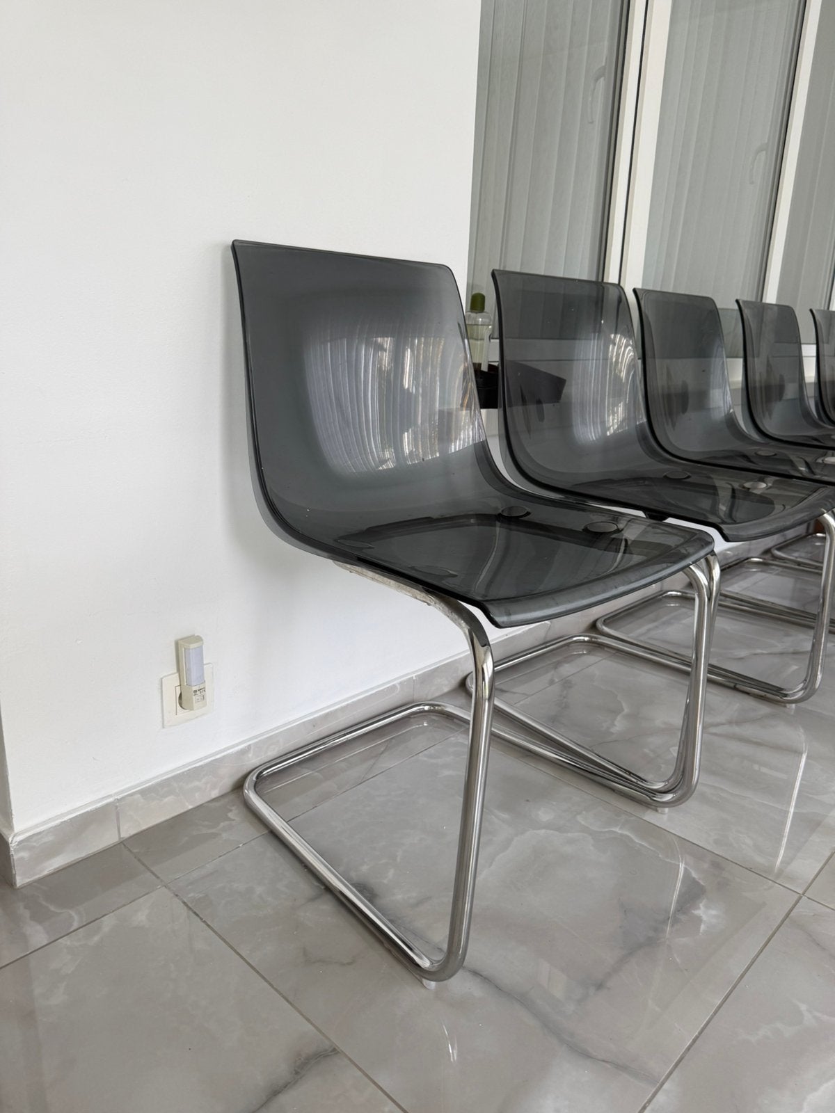 Set van 6 rookglas stoelen met chromen onderstel, Ophalen, Kunststof, Modern / Design, Zo goed als nieuw