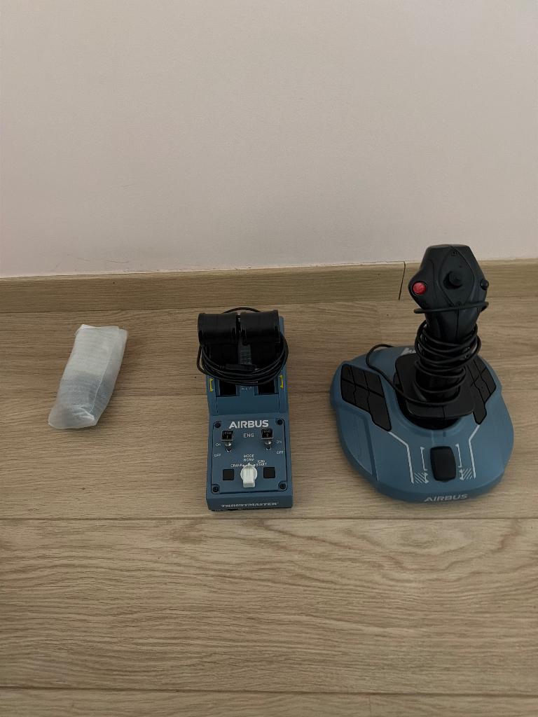 TCA OFFICER PACK AIRBUS EDITION, Enlèvement, Comme neuf, Thrustmaster
