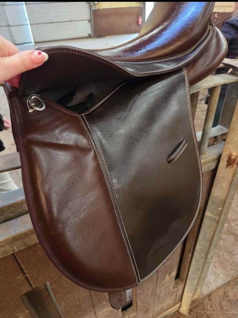 Selle taille 16,5  utilisé à peine 10fois, Animaux & Accessoires, Enlèvement, Comme neuf
