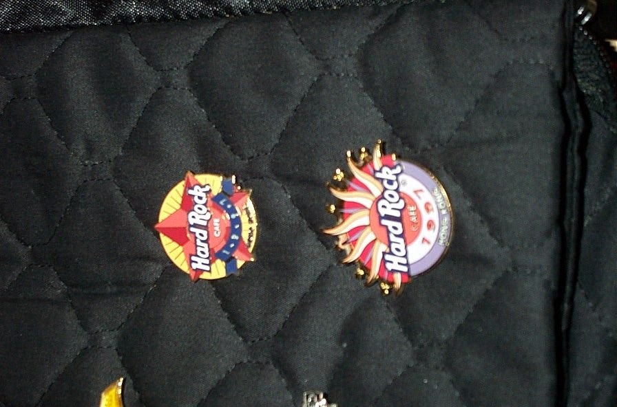 Hard Rock Cafe pins Hong Kong, Verzamelen, Ophalen of Verzenden, Zo goed als nieuw, Overige onderwerpen, Speldje of Pin