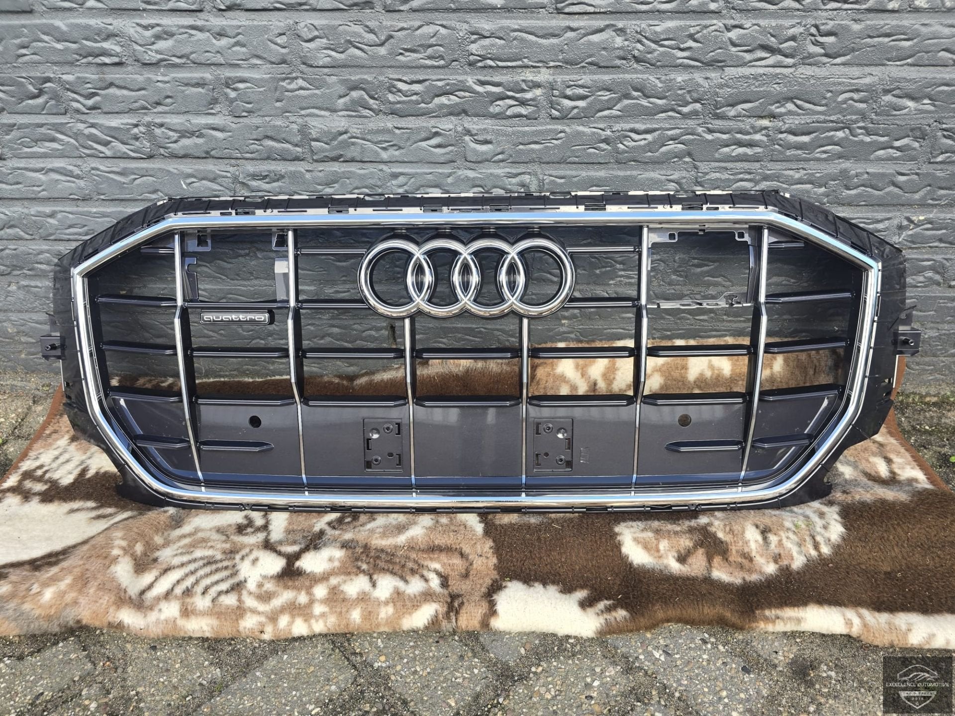 Audi Q8 4M Facelift 2022+ S-Line Grille Grill 4M8853651AQ 4M, Auto-onderdelen, Gebruikt, AUDI AG, Auto-Union-Strasse 1
85045  Ingolstadt, DE