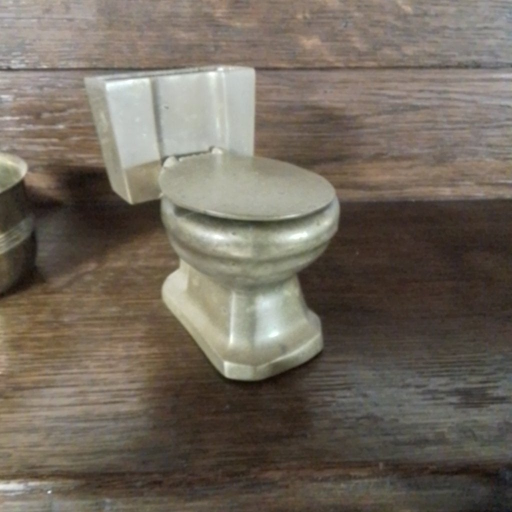 Oude koperen potten en decoratie, Ophalen