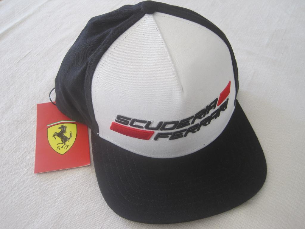 casquette Ferrari authentique vintage, Vêtements | Hommes, Chapeaux & Casquettes, Enlèvement ou Envoi, Neuf, Ferrari, Casquette