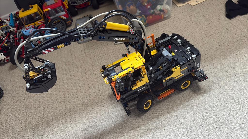 Lego technic volvo EW160E, Ophalen, Zo goed als nieuw