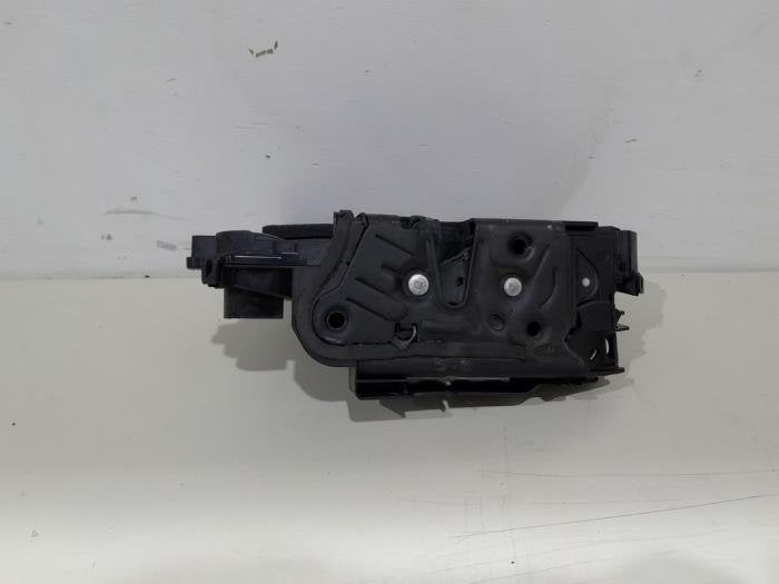 Serrure portière mécanique 2portes gauche d'un Volkswagen, Autos : Pièces & Accessoires, Carrosserie & Tôlerie, Volkswagen, -