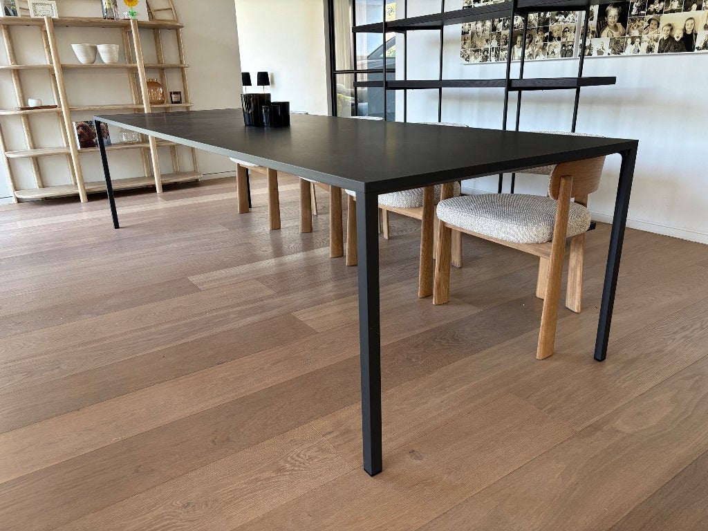 Moderne slanke zwarte tafel, Ophalen, 100 tot 150 cm, 200 cm of meer, Zo goed als nieuw