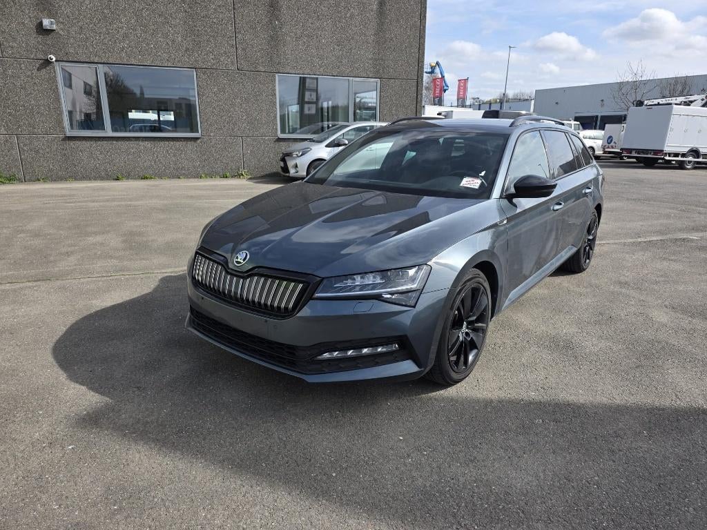 Skoda Superb Combi Sportline IV (Stock ID 39989), Auto's, Skoda, Automaat, 5 deurs, Hybride Elektrisch/Benzine, Parkeersensor