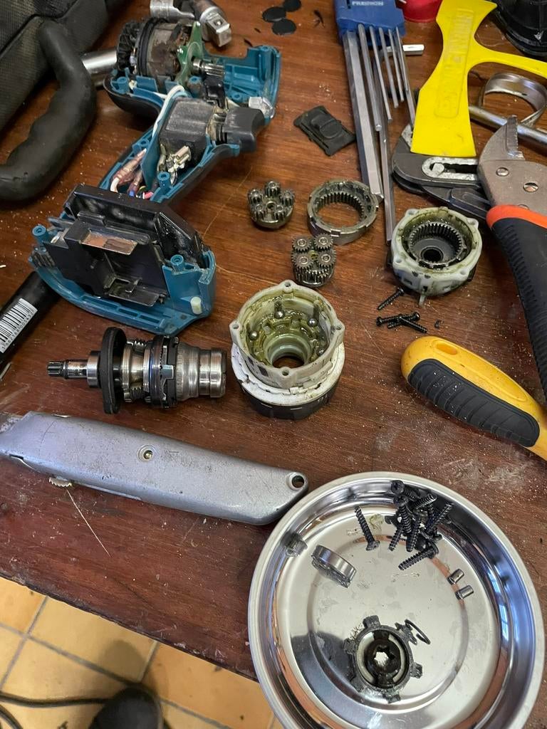 Réparation d'outils à main, Enlèvement, Comme neuf