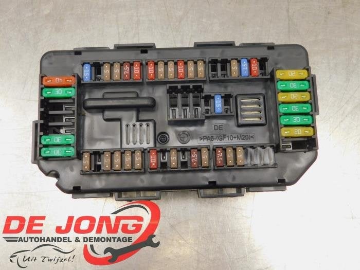 Boîte à fusibles d'un BMW 1-Serie, -, 3 mois de garantie, Utilisé, -