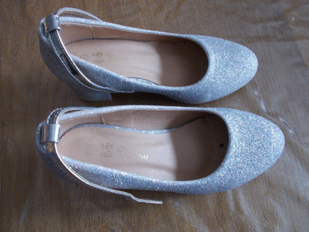 Chaussures argentées DOREMI pour fille, point. 30., Kinderen en Baby's, Kinderkleding | Schoenen en Sokken, Ophalen, Meisje, Doremi