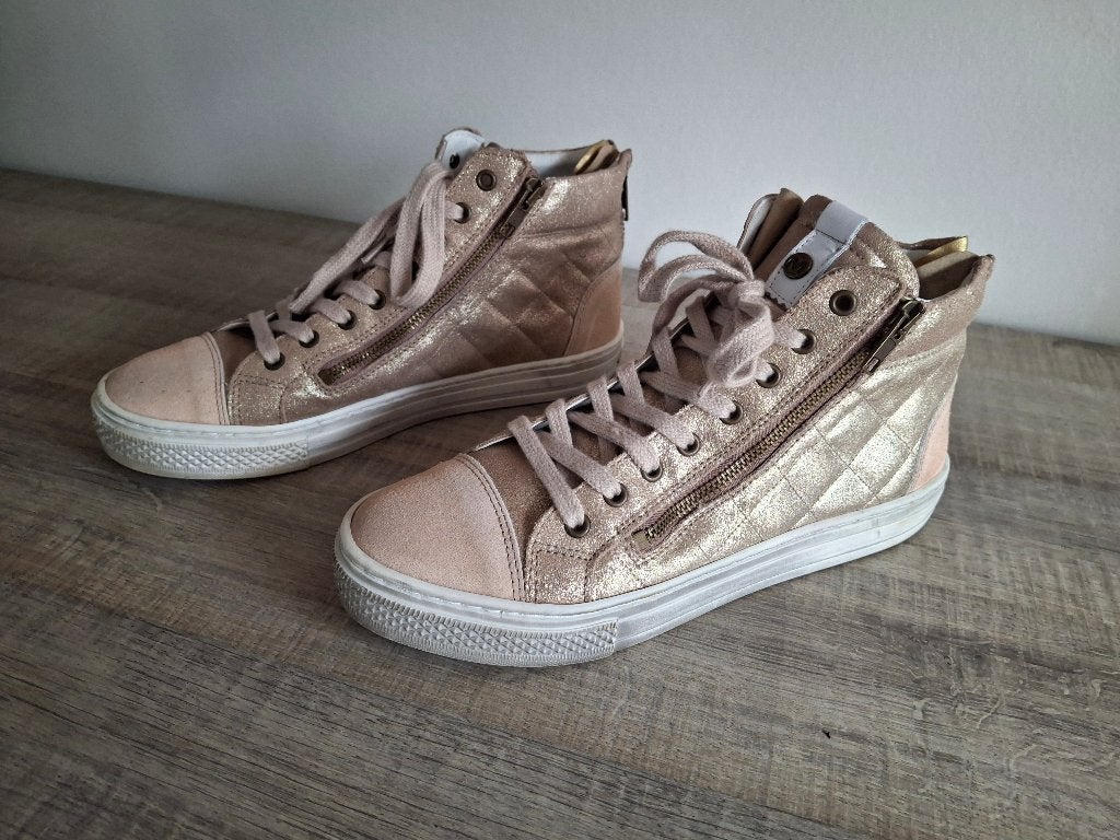 Goud kleurige sneakers - maat 39, Kleding | Dames, Beige, Zo goed als nieuw, Sneakers, Ophalen