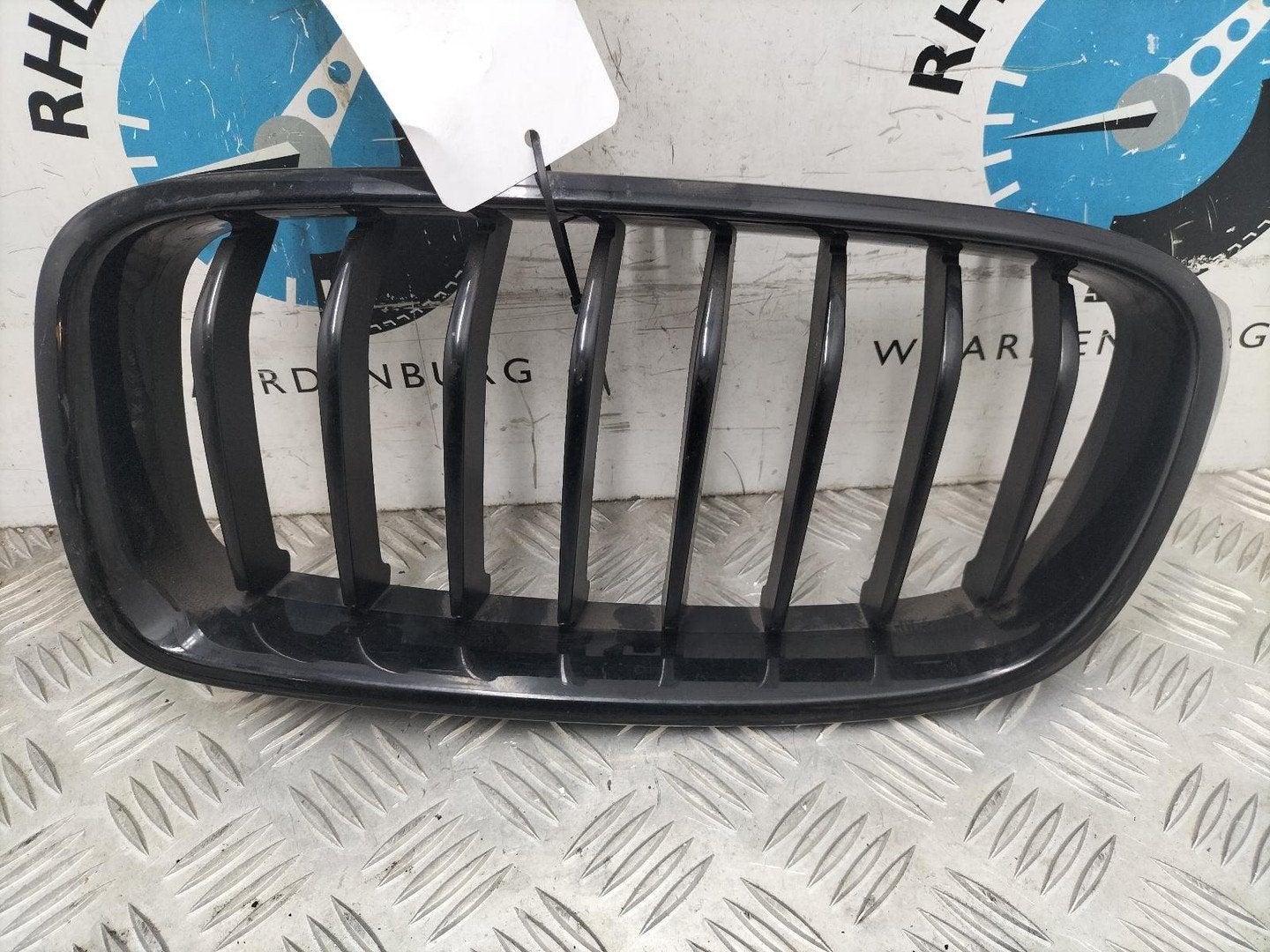 BMW 3 SERIES 320i High Executive  GRILLE 2012, Enlèvement ou Envoi, Utilisé, ARN reconnu