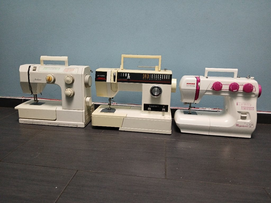 Machines à coudre à vendre, Plastique, Moderne, Utilisé, Enlèvement