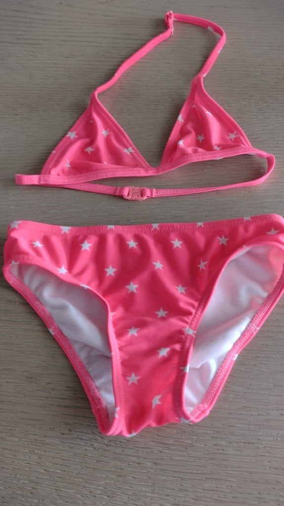 bikini met sterren maat 134 - 140, Kinderen en Baby's, Kinderkleding | Kinder-zwemkleding, Bikiniset, Meisje, Ophalen of Verzenden