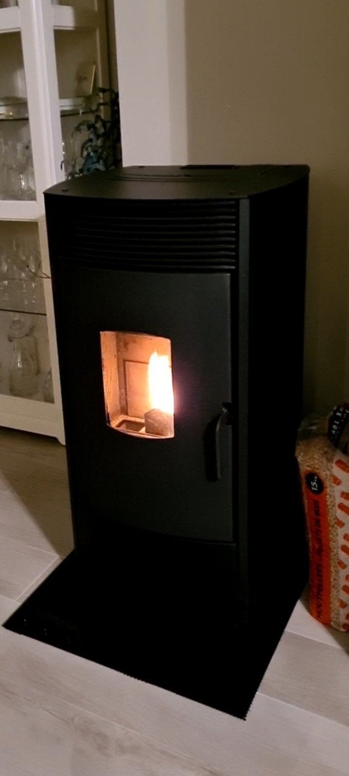 Mondena Italia D12 - 12kW- met 6 maanden garantie, Comme neuf, Enlèvement, Autoportant, Poêle à granulés