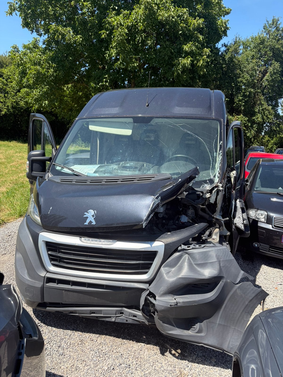 Peugeot boxer accidenté, Autos, Cuir, Achat, Entreprise, Boîte manuelle