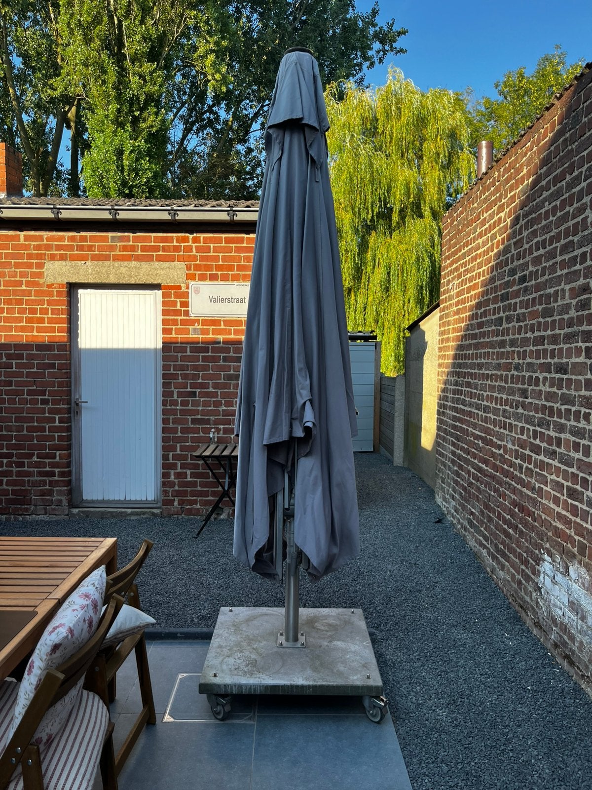 Parasol met voet op wieltjes, Tuin en Terras, Ophalen, Gebruikt, 3 tot 4 meter, Parasolvoet