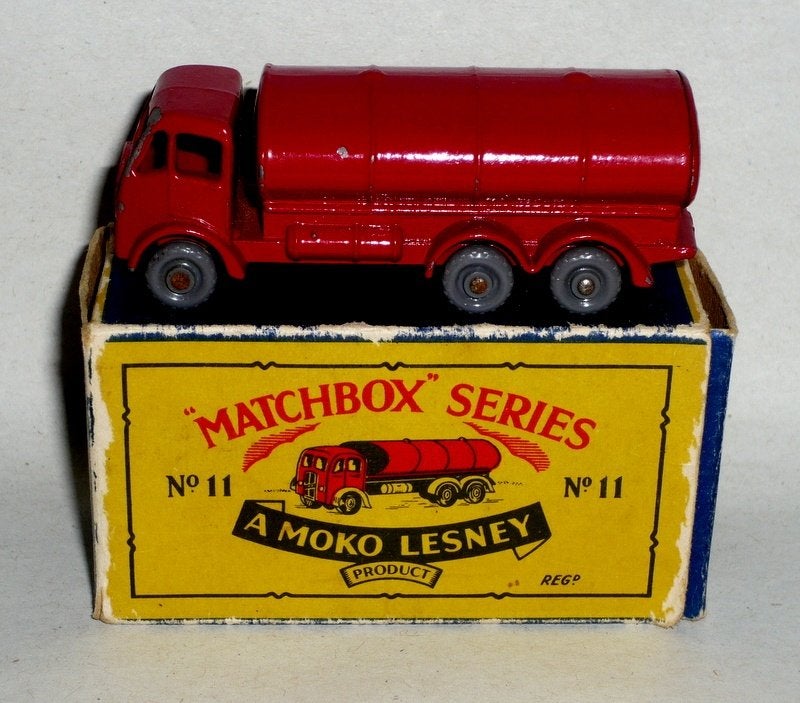 MATCHBOX MOKO LESNEY ERF PETROL TANKER MODEL 11 - 1957, Ophalen of Verzenden, Zo goed als nieuw, Bus of Vrachtwagen