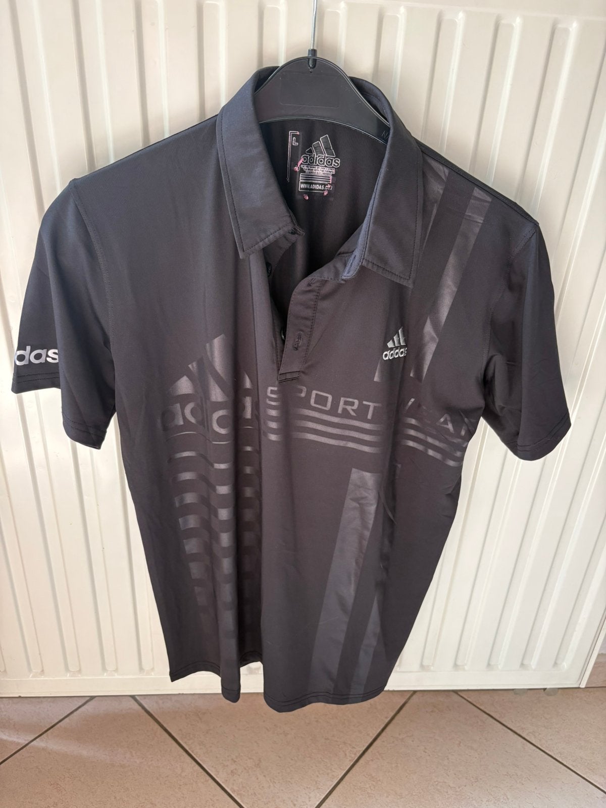 Adidas polo, mt L, zwart, microfiber, nieuwstaat, Sport en Fitness, Voetbal, Maat L, Ophalen of Verzenden, Zo goed als nieuw, Shirt