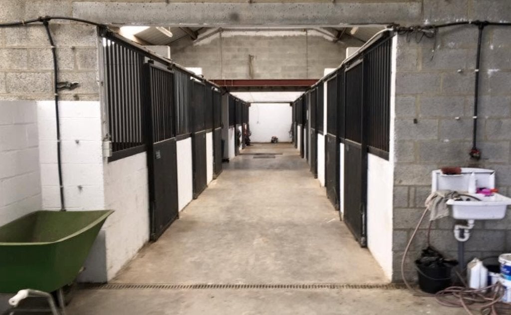 Entrepôt de stockage ou atelier à louer, Province de Namur
