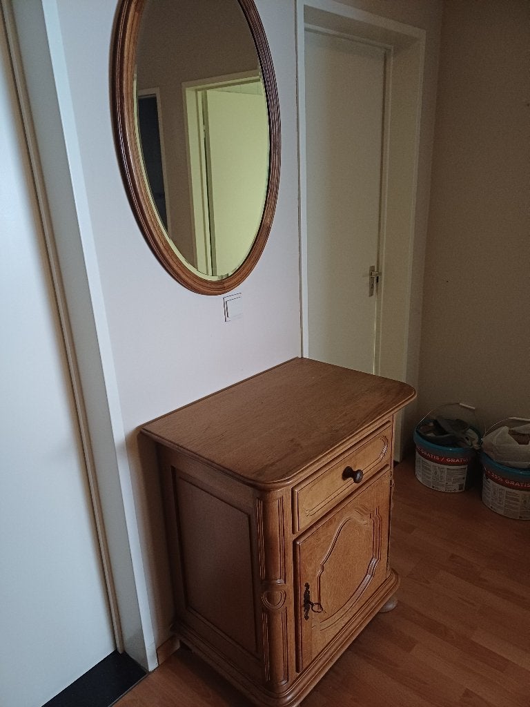 Kast en spiegel, Ophalen