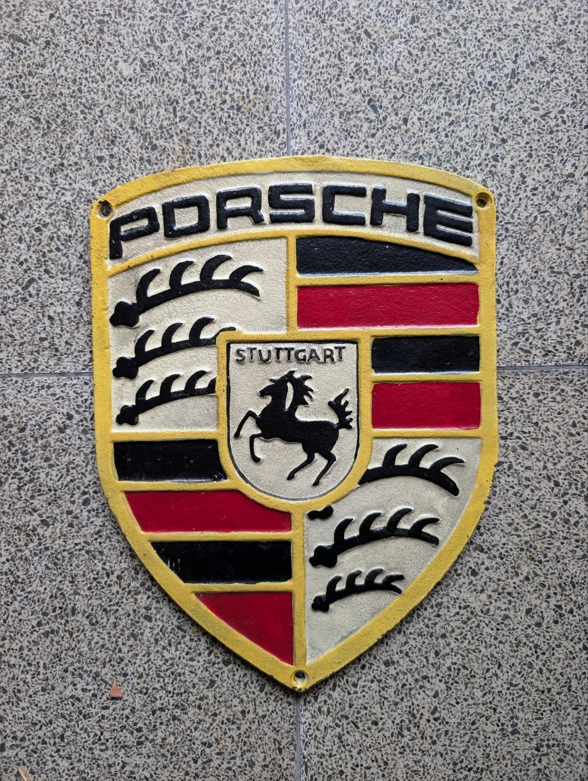 Porsche logo in gietijzer en beschilderd, Ophalen of Verzenden, Gebruikt, Reclamebord