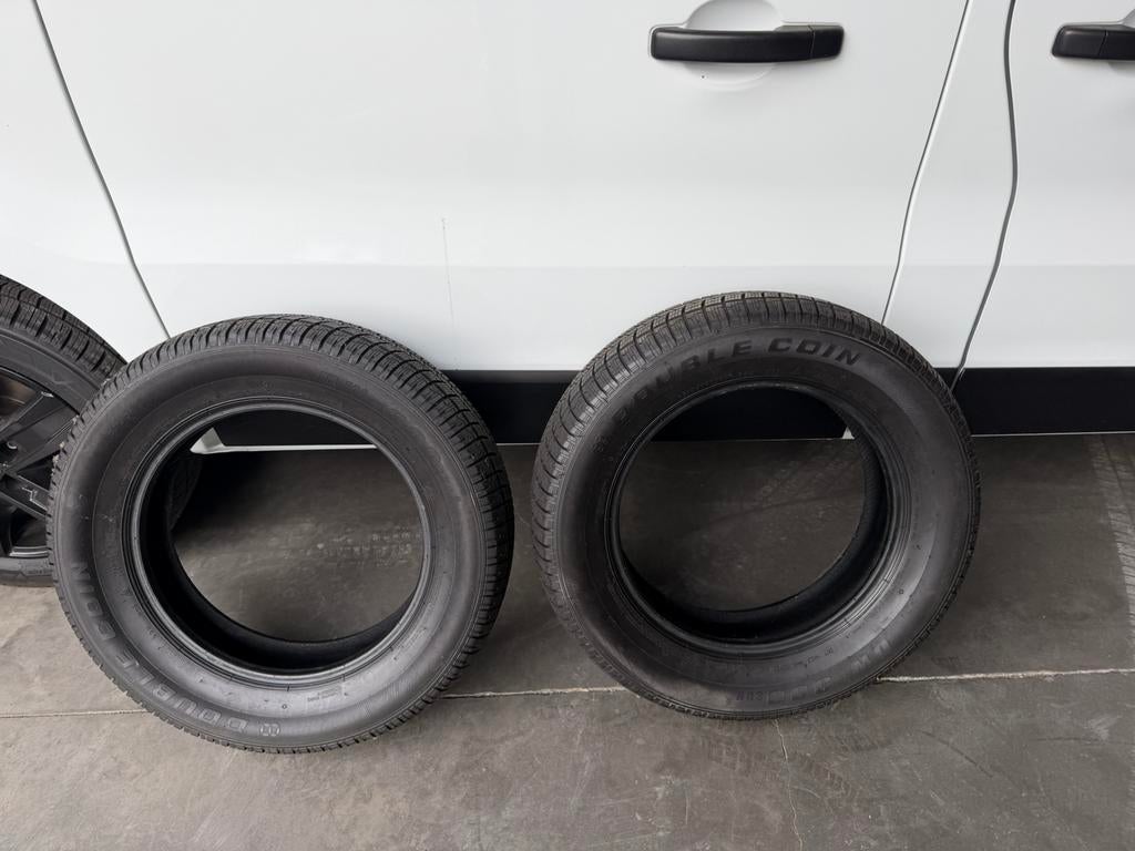 Double Coin 215/65R17 presque neuf !, Autos : Pièces & Accessoires, Pneus & Jantes, Véhicule de tourisme, Enlèvement, Utilisé