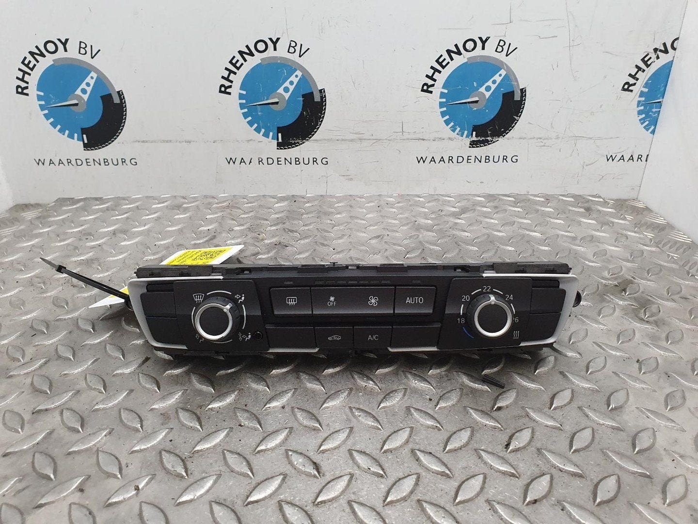 BMW 2 SERIES KACHEL BEDIENINGSPANEEL 64119384046 2019, Ophalen of Verzenden, Gebruikt, ARN erkend