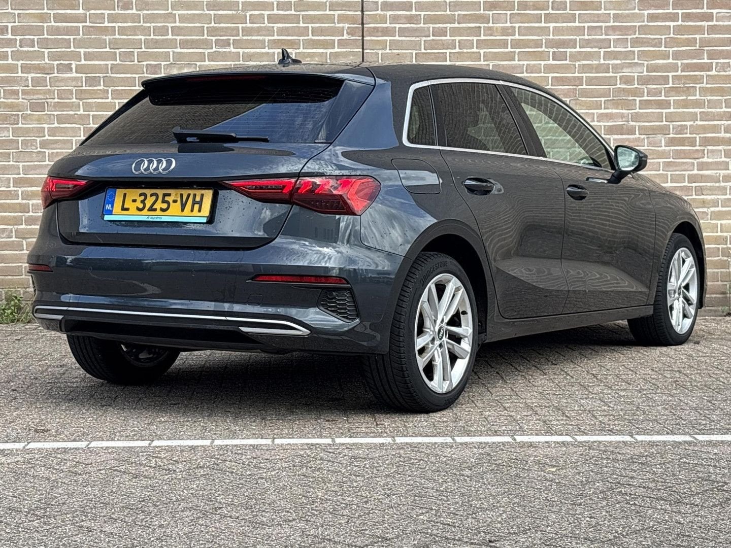 Audi A3 Sportback 30 TFSI Business edition Automaat | € 10.7, Auto's, Audi, Automaat, Berline, 119 g/km, Zilver of Grijs