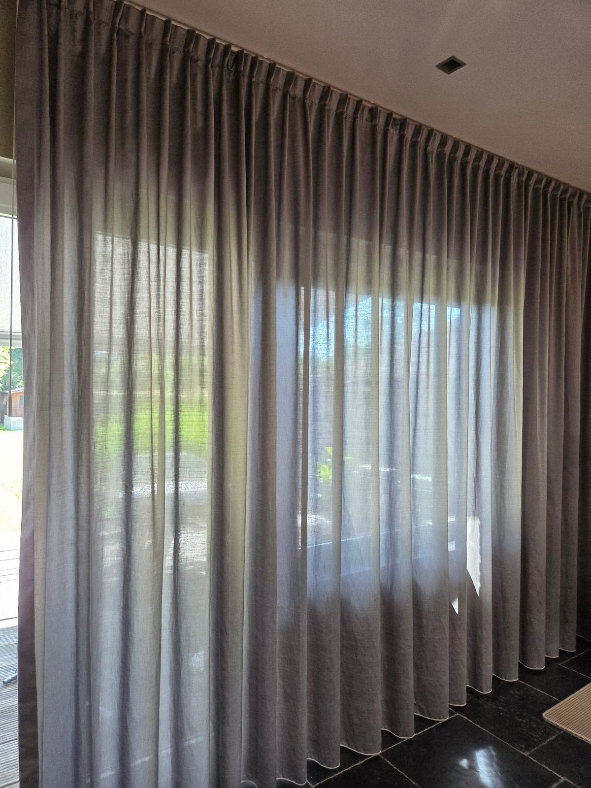 2x gordijn 400 lang en 270 hoog., Huis en Inrichting, Ophalen, Zo goed als nieuw, Gordijn