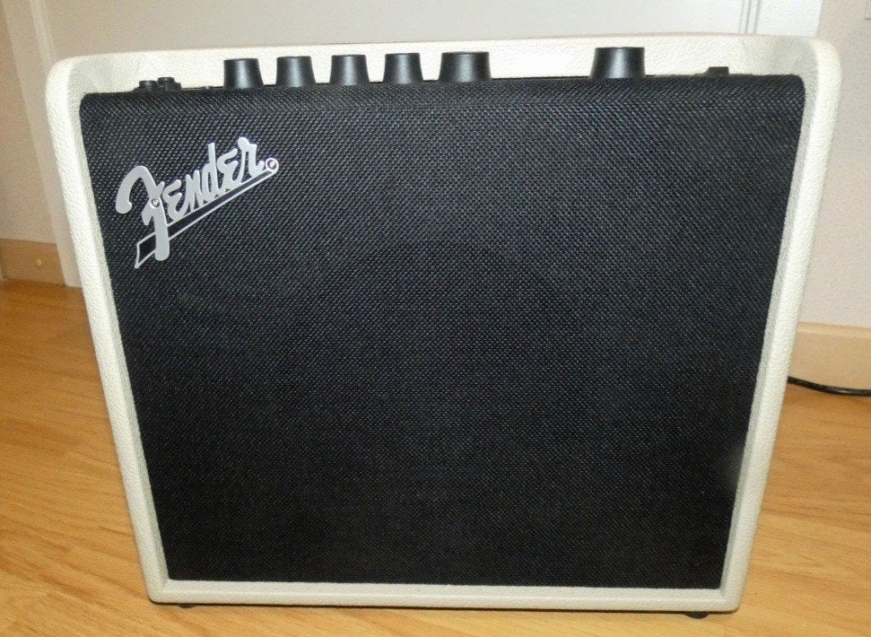 Fender versterker, Muziek en Instrumenten, Versterkers | Bas en Gitaar, Ophalen, Zo goed als nieuw, Minder dan 50 watt