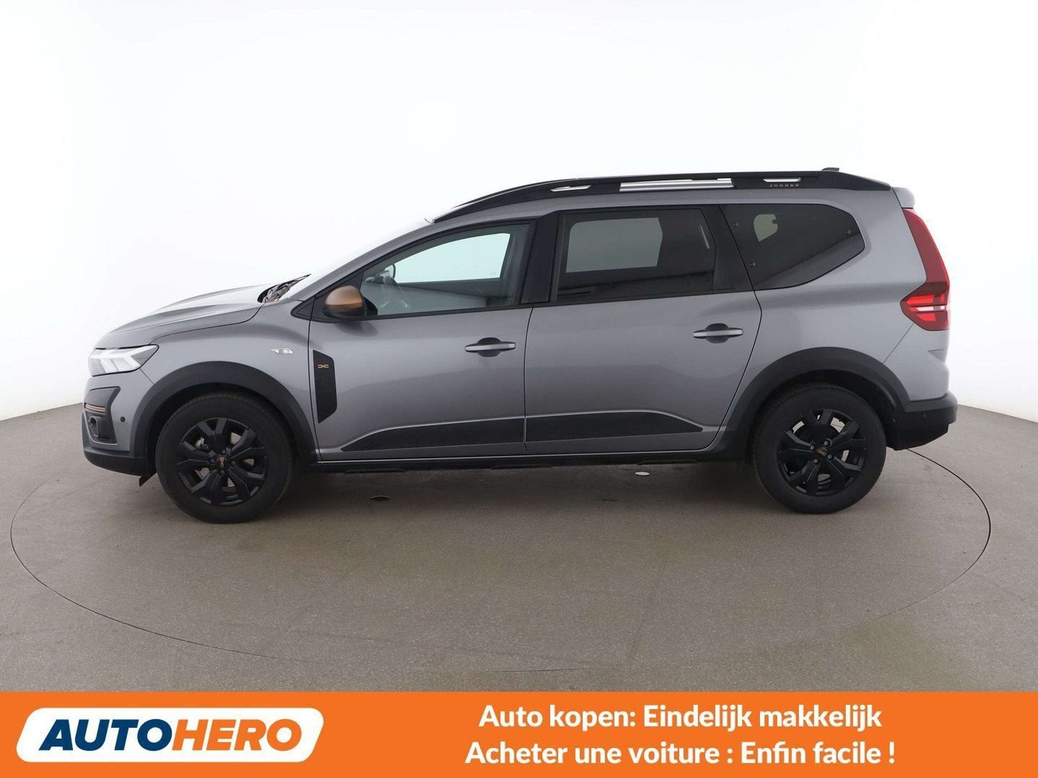 Dacia Jogger 1.0 TCe Extreme (bj 2024), Auto's, Voorwielaandrijving, Stof, Gebruikt, Zwart