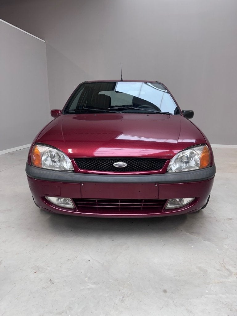 Ford Fiesta 1.3i Slechts 40000km Gekeurd VVK, Autos, Achat, Entretenue par le concessionnaire, Noir, 5 portes