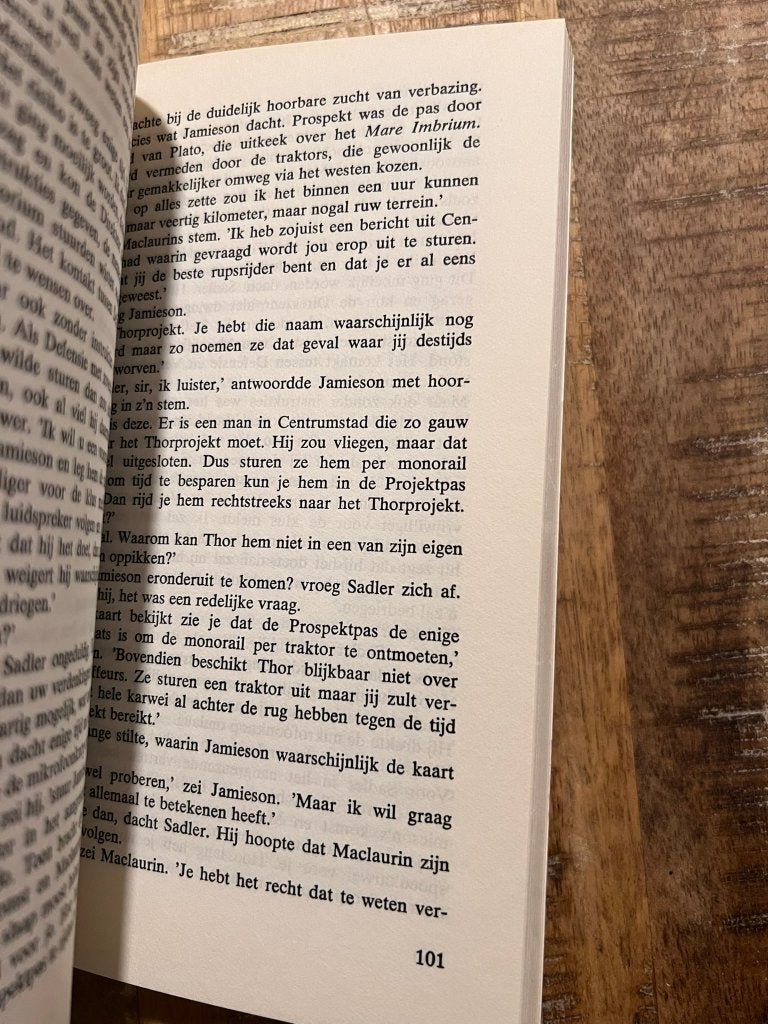 Aardlicht - Arthur C. Clarke, Ophalen of Verzenden, Gelezen, Arthur C. Clarke