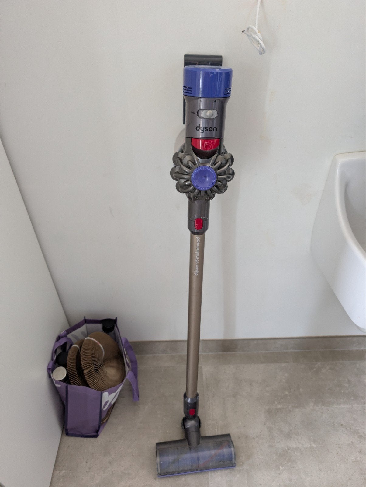 dyson V8 motorhead draadloze steelstofzuiger, Electroménager, Aspirateurs, Enlèvement, Aspirateur balai, Dyson