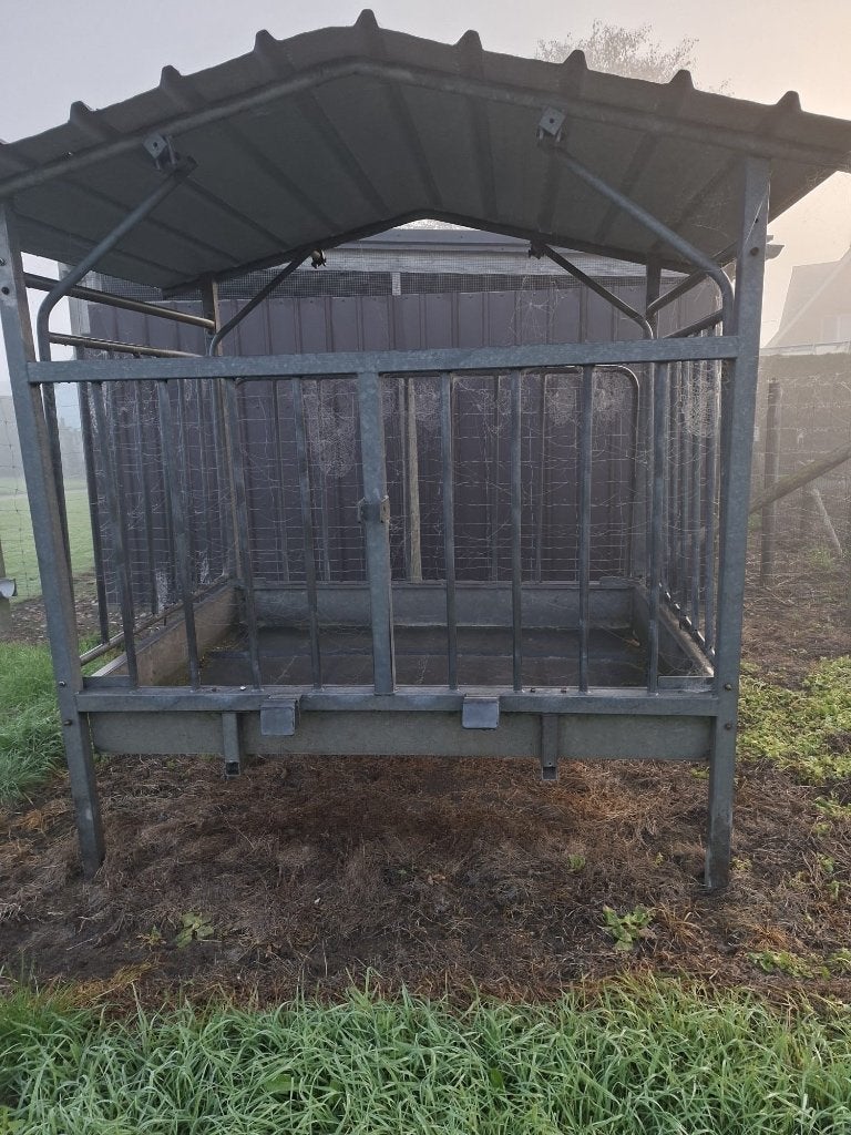 Voederhuisje, Dieren en Toebehoren