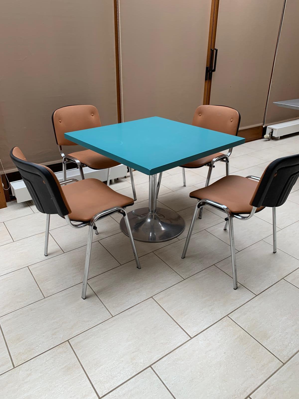Ensemble vintage table turquoise + 4 chaises cognac chromées, Maison & Meubles, 50 – 75, 50 à 100 cm, Carré, Enlèvement