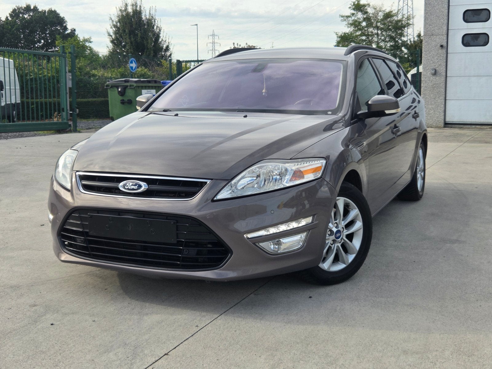 Ford Mondeo Titanium 1.6 TDCI 116 Cv Klaar voor licentie, Auto's, Euro 5, Stof, Mondeo, Overige kleuren