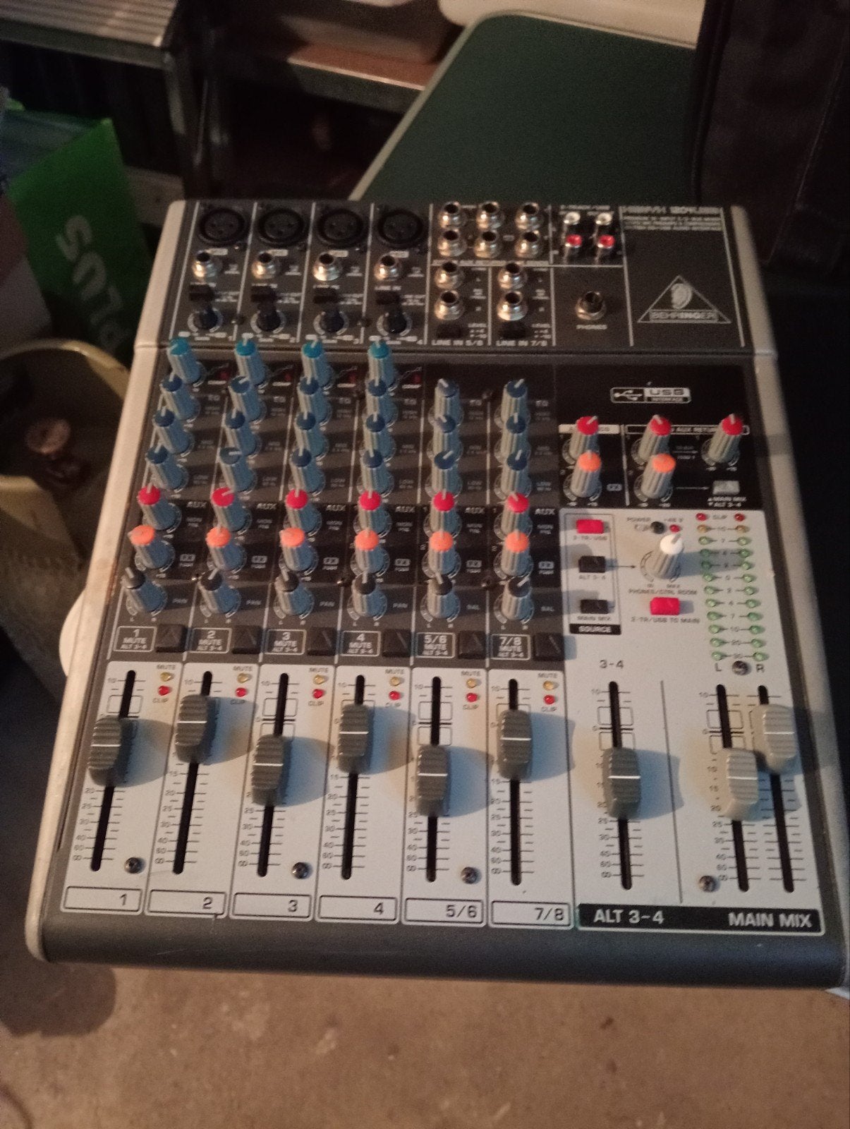 Modèle : Behringer Xenyx 1204USB Type : 12 entrées, mélangeu, Enlèvement ou Envoi, Utilisé, 10 à 20 canaux, Entrée micro