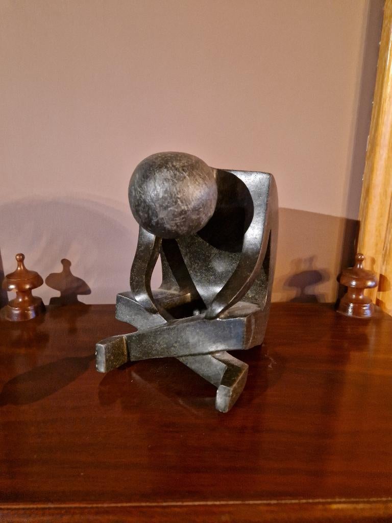 Decoratief beeld "de denker" in steen uit Mbigou, Gabon, Antiek en Kunst, Ophalen of Verzenden