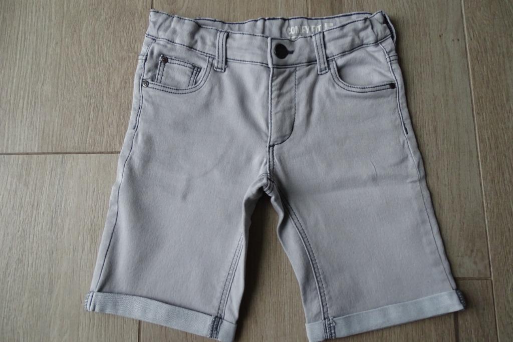 Lichtgrijze jeans short Hema comfy fit maat 122/128, Kinderen en Baby's, Kinderkleding | Maat 122, Broek, Gebruikt, Ophalen of Verzenden