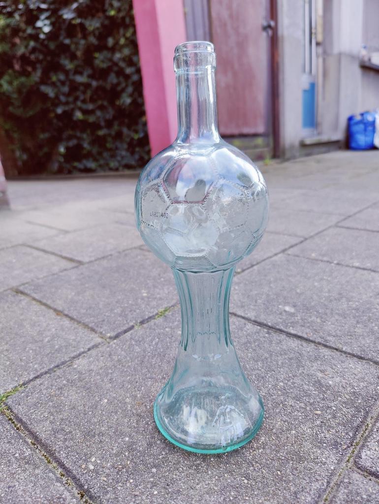 Fles in vorm van voetbal, Mortsel, Enlèvement