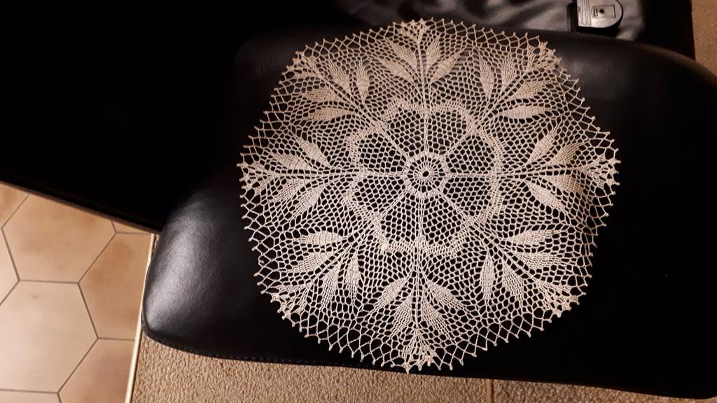 Fijne gehaakte onderlegger diameter 36.5 cm (5), Hobby en Vrije tijd, Ophalen of Verzenden, Nieuw, Haken