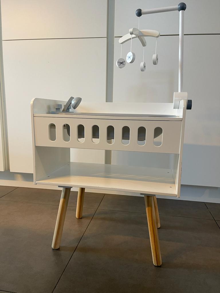 Commode pour poupées avec baignoire, Enfants & Bébés, Jouets | Poupées, Enlèvement, Utilisé