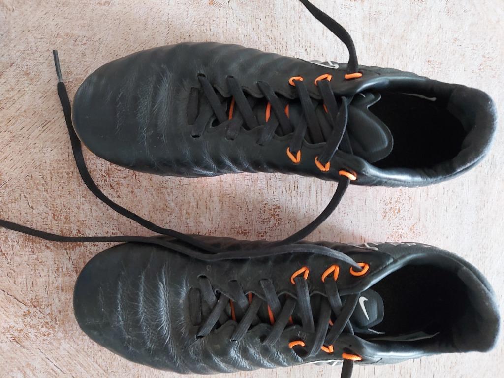 Nike Tiempo lederen voetbalschoenen mt 37, Enlèvement ou Envoi, Comme neuf, Chaussures
