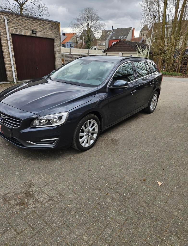 Volvo V60 1.6d At 2014 209000km  E5b, Auto's, Euro 5, Zwart, USB, Leder