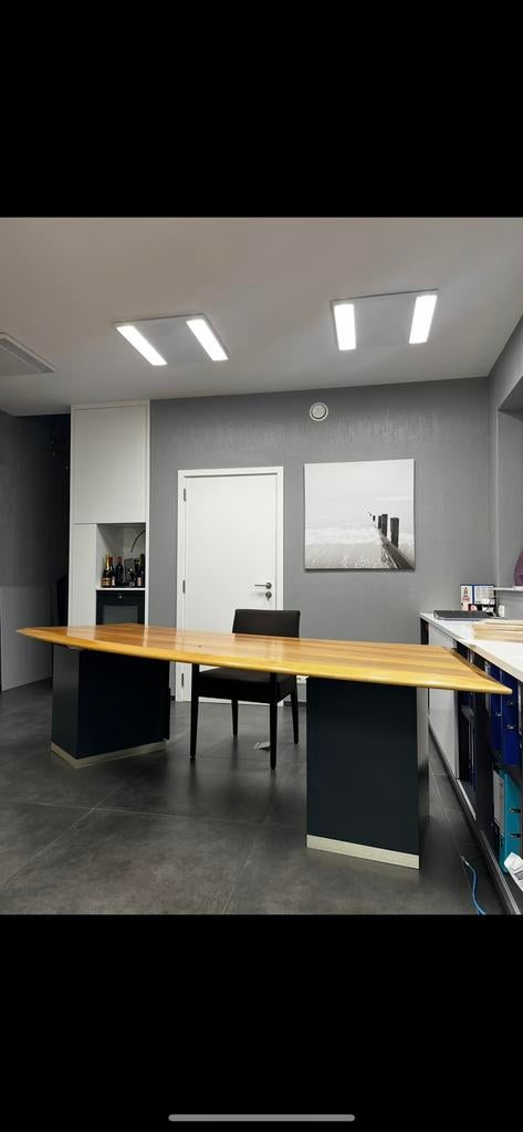 Grand bureau, Enlèvement, Bureau