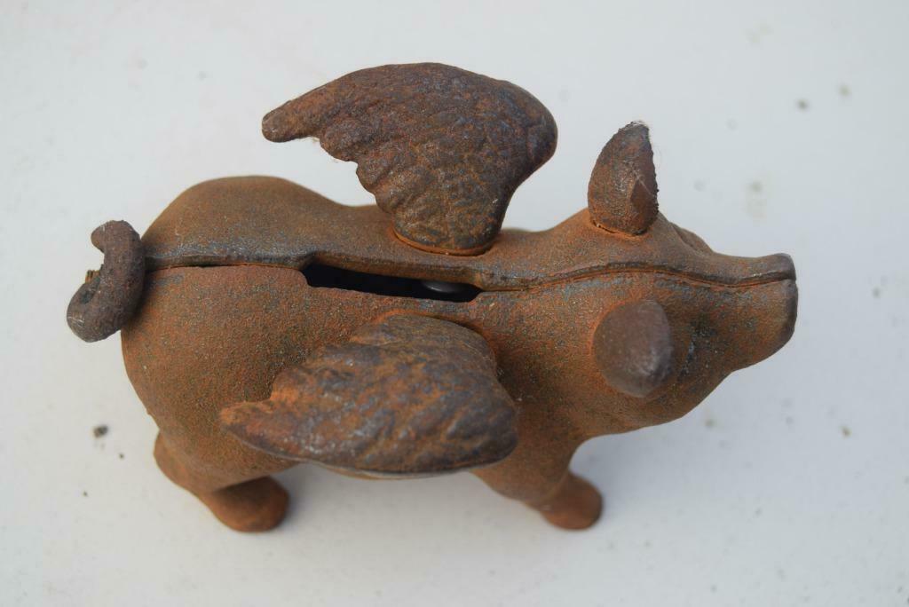 Tirelire en fonte , cochon ailé(porte bonheur, petit modèle), Enlèvement ou Envoi, Neuf, Autres matériaux, Animal