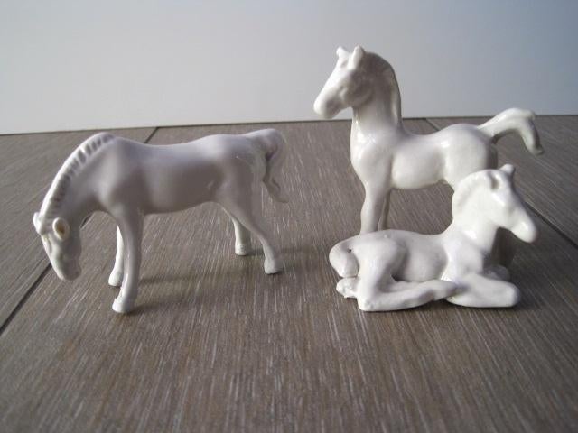 Chevaux miniatures en porcelaine blanche, Enlèvement ou Envoi
